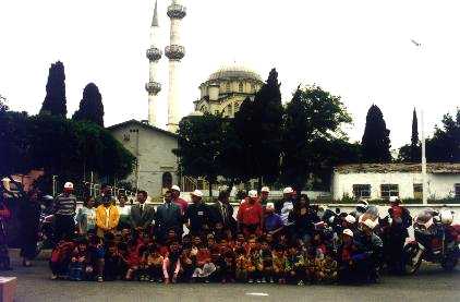 Gruppenbild im Kinderheim